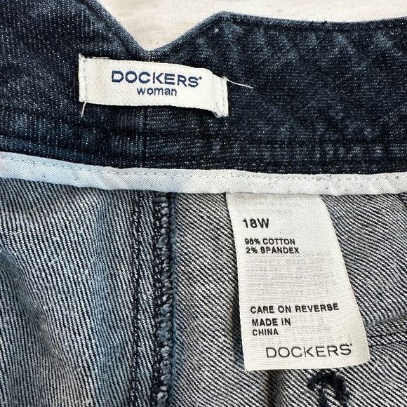 Dockers Women’s Sz: 18W Dark Wash Flat Front Chino Jean Shorts. Slash Pockets. - Picture 6 of 12